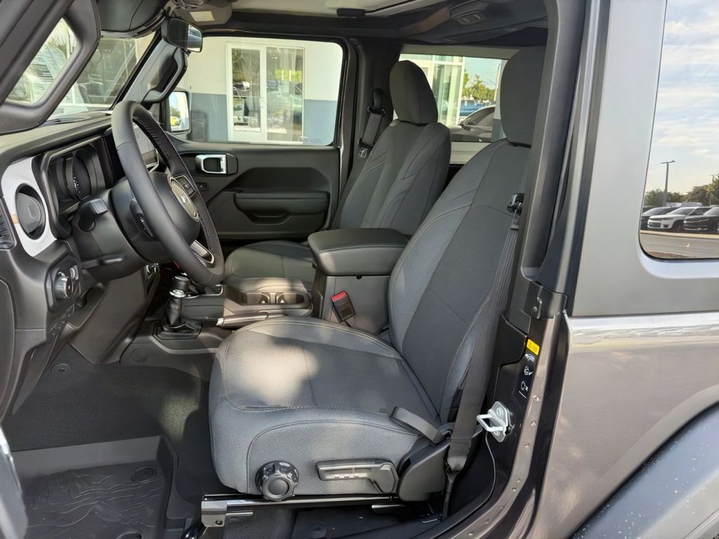 2025 Jeep Wrangler 4-Door Willys - Photo 15