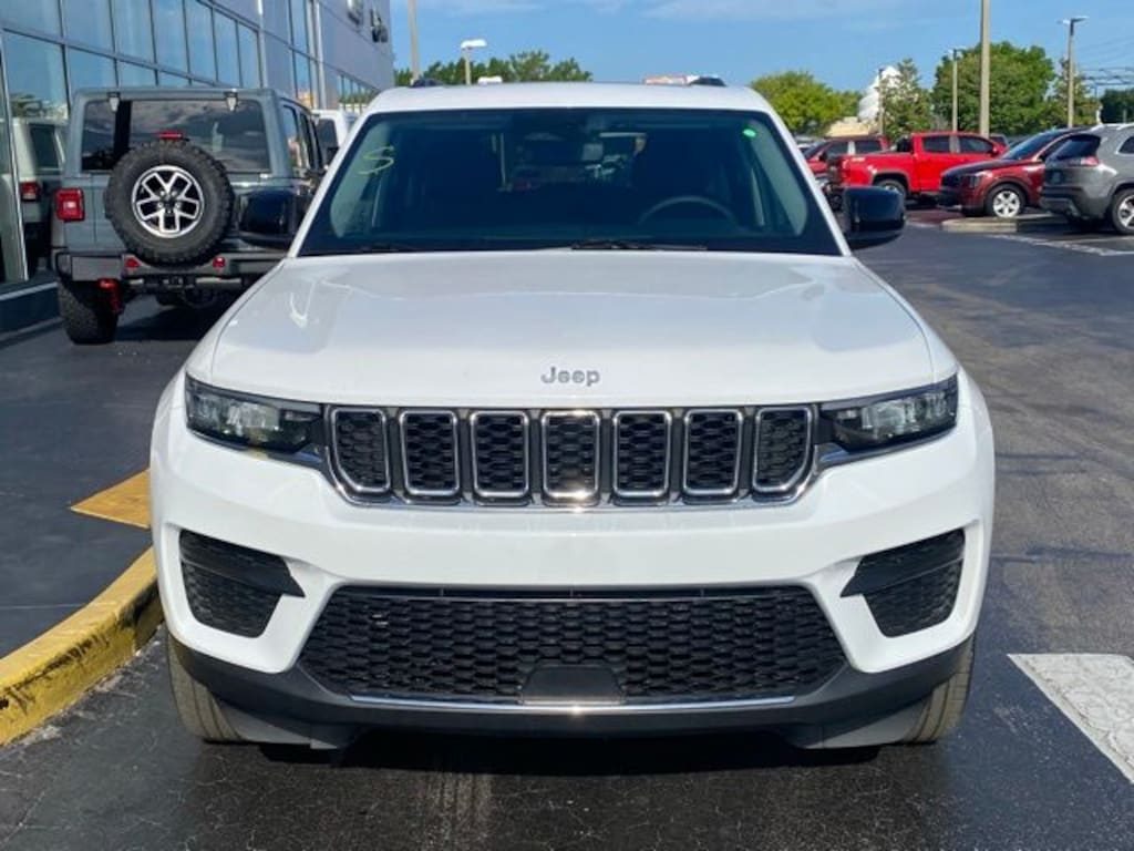 Used 2023 Jeep Grand Cherokee Laredo SUV