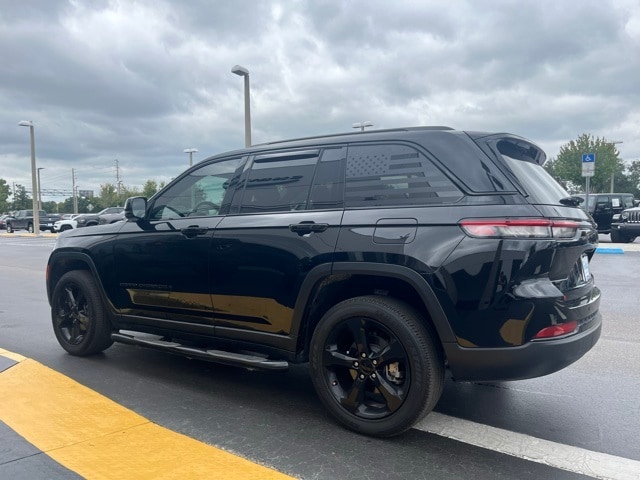 2023 Jeep Grand Cherokee Altitude photo 3