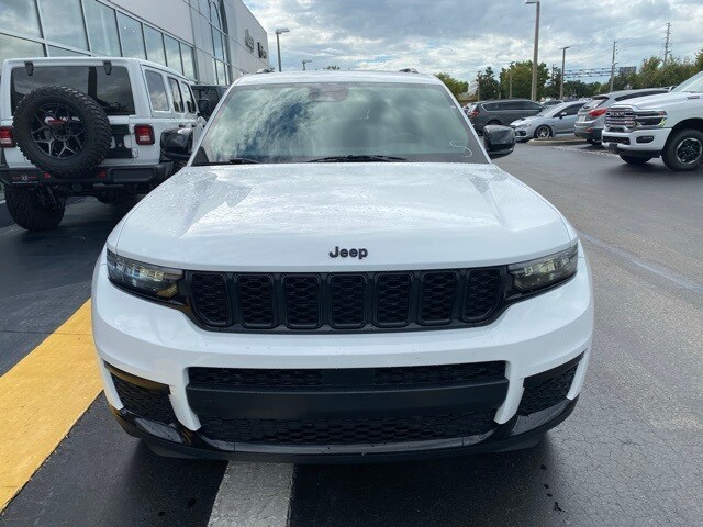 2021 Jeep Grand Cherokee Altitude photo 2