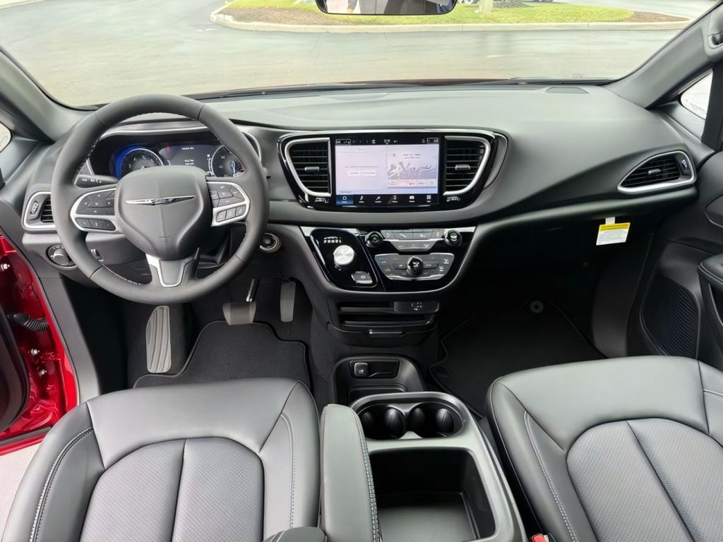 2026 Chrysler Voyager LX - Photo 18