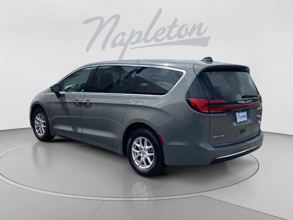 Used 2023 Chrysler Pacifica Touring L Minivan/Van