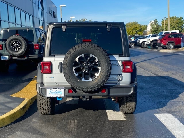 2024 Jeep Wrangler Rubicon 4xe photo 2