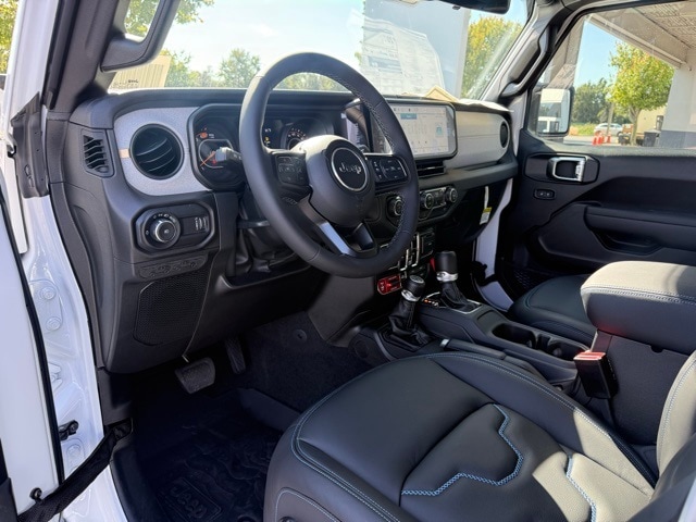 2025 Jeep Wrangler Willys photo 12