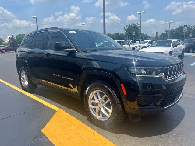 2025 Jeep Grand Cherokee Laredo X photo 3