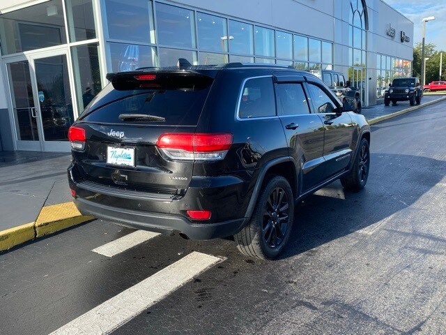 2019 Jeep Grand Cherokee Laredo E photo 2