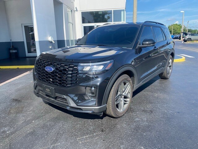 2025 Ford Explorer ST-Line photo 4