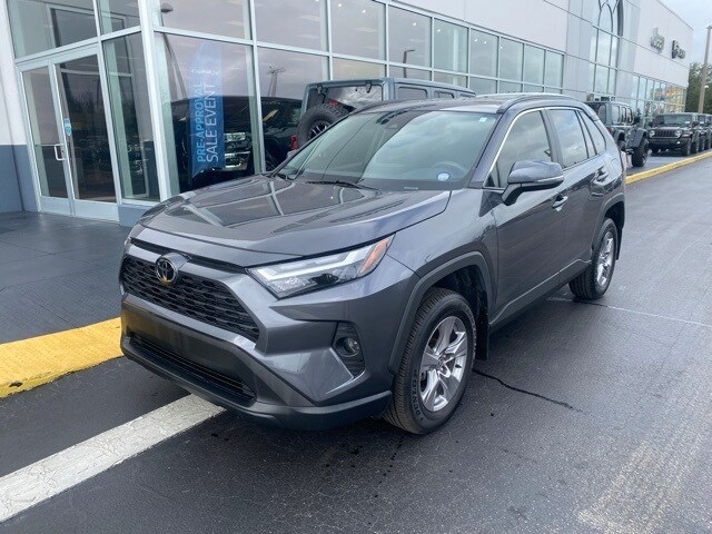 2024 Toyota RAV4 XLE photo 3