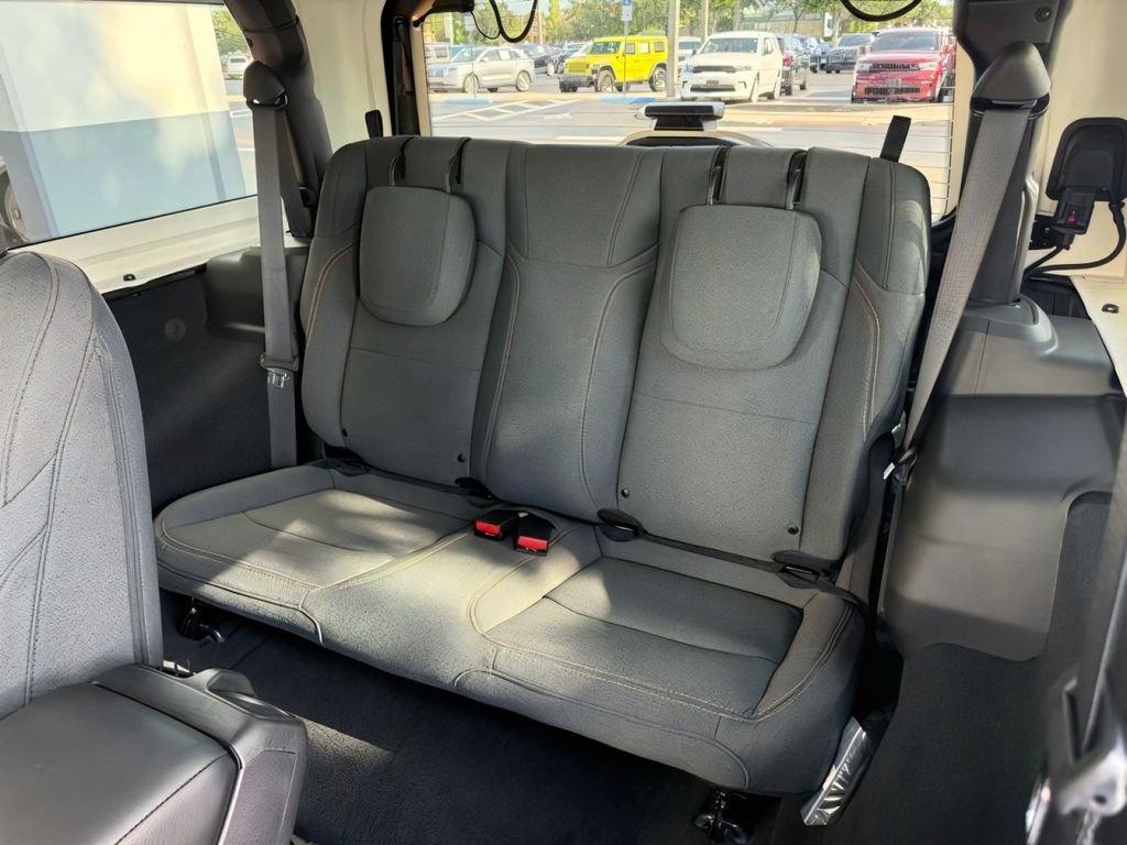 2025 Jeep Wrangler 4-Door Willys - Photo 16