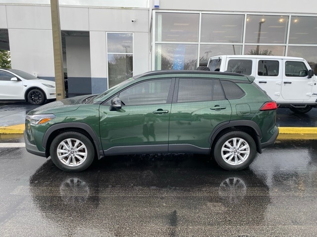 2025 Toyota Corolla Cross LE photo 4