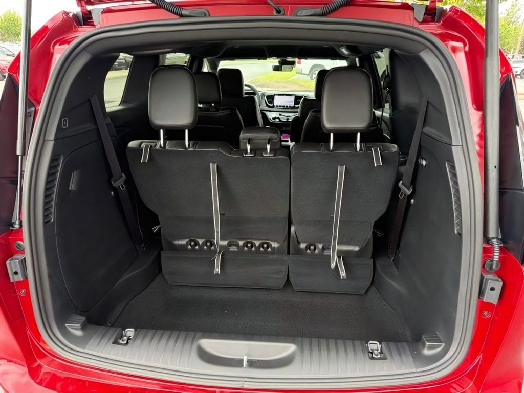 2026 Chrysler Voyager LX - Photo 11