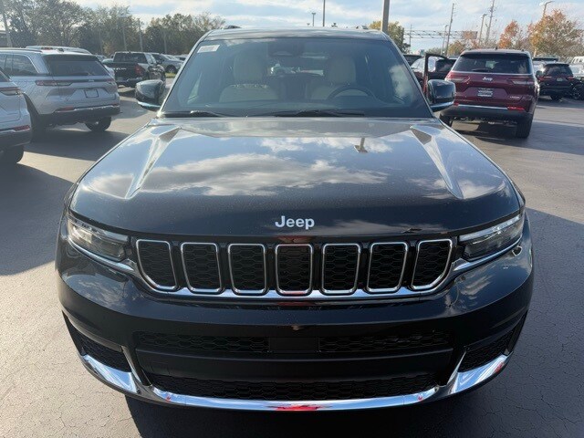 2025 Jeep Grand Cherokee Limited photo 2
