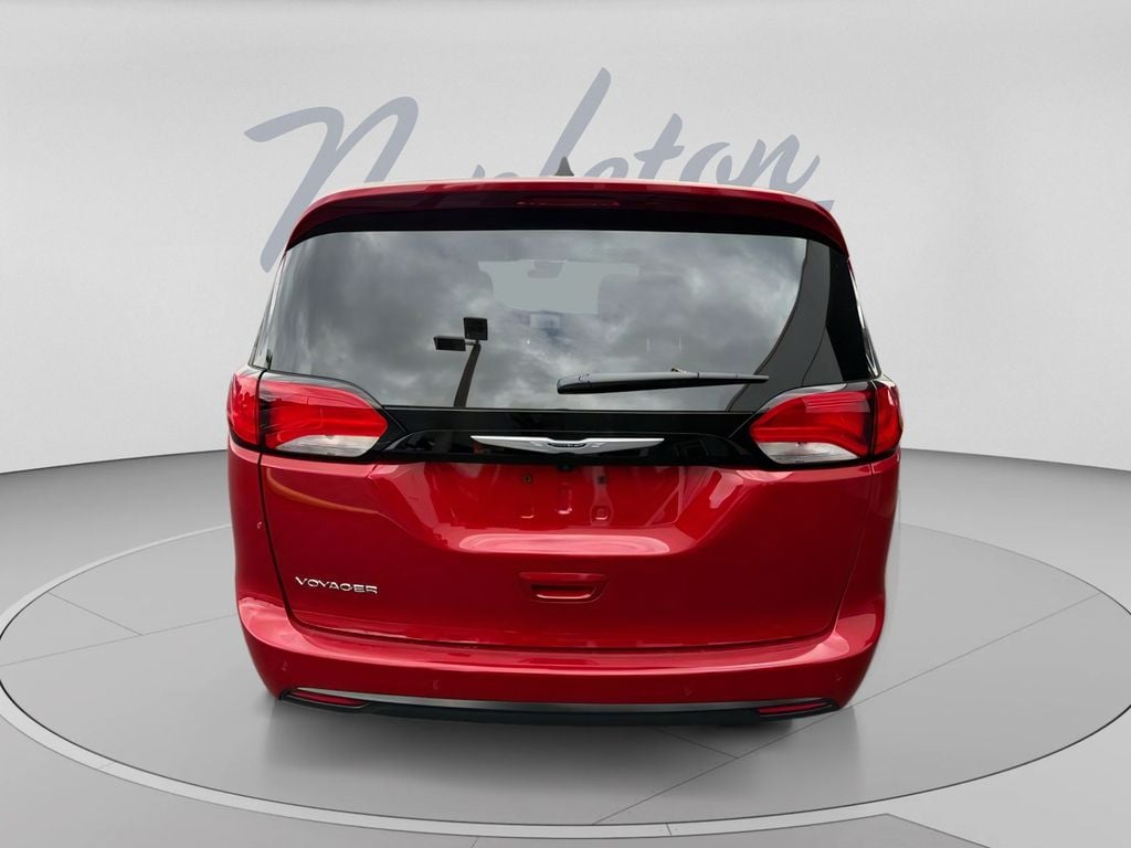 2026 Chrysler Voyager LX - Photo 8