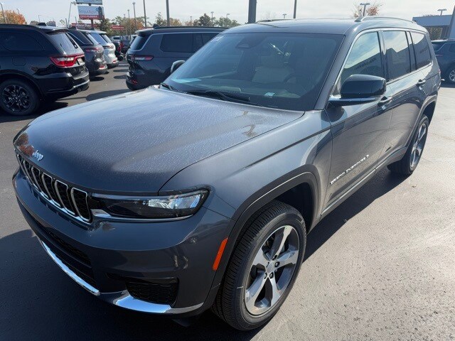 2025 Jeep Grand Cherokee Limited photo 3