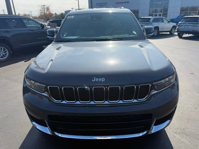 2025 Jeep Grand Cherokee Limited photo 2