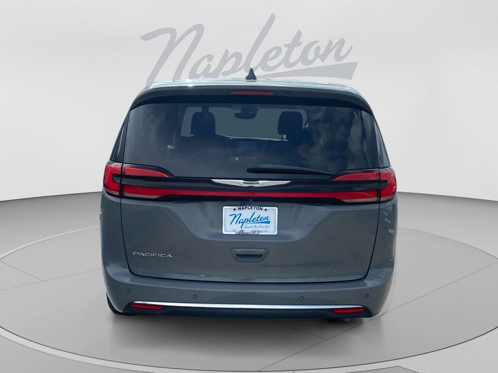 Used 2023 Chrysler Pacifica Touring L Minivan/Van