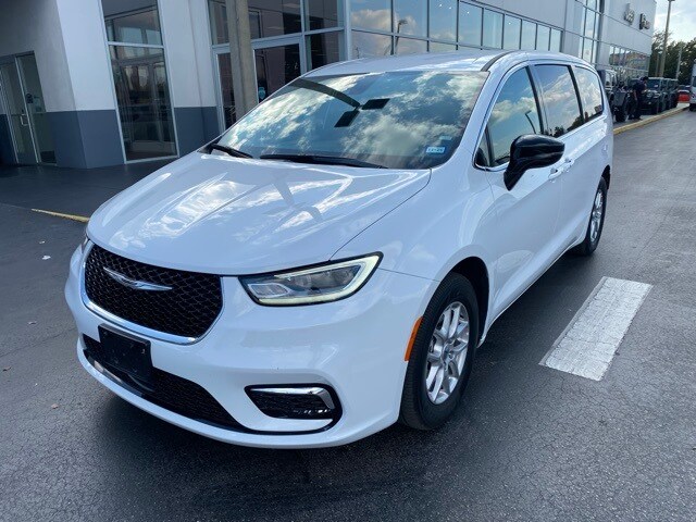 2025 Chrysler Pacifica photo 4