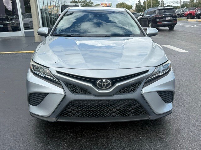 2020 Toyota Camry SE photo 2