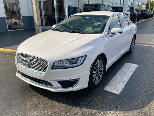 2020 Lincoln MKZ Standard photo 4