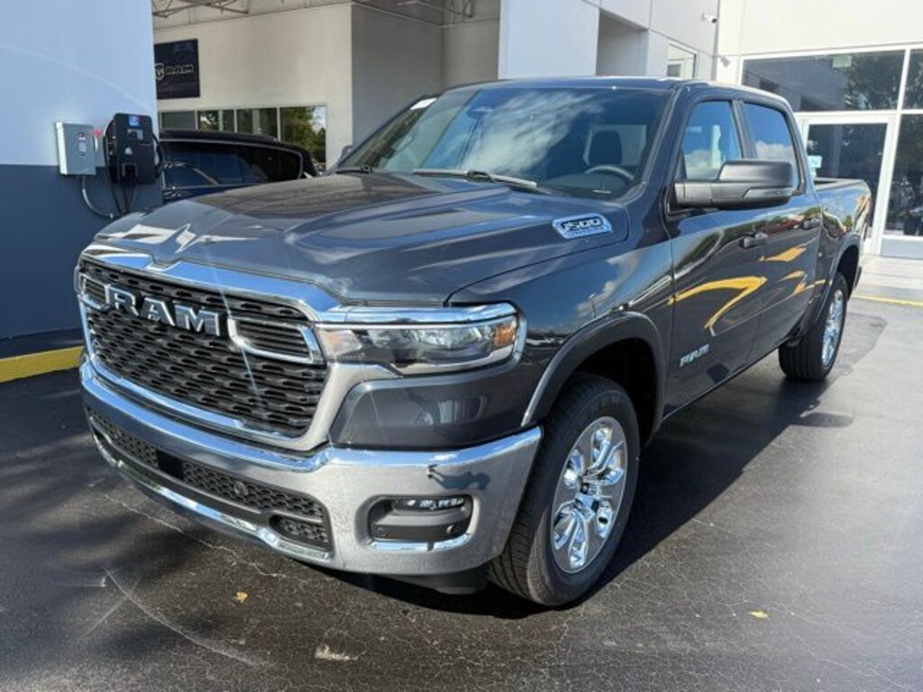 New 2026 Ram 1500 BIG HORN CREW CAB 4X4 5'7 BOX Pickup
