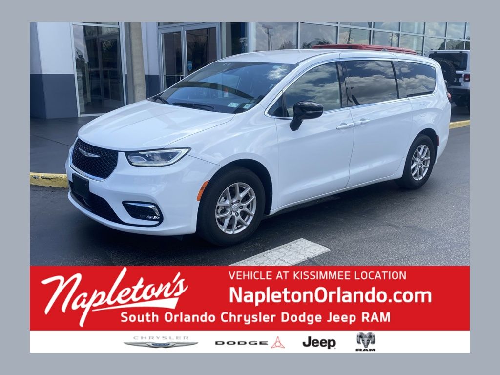 2025 Chrysler Pacifica's photo