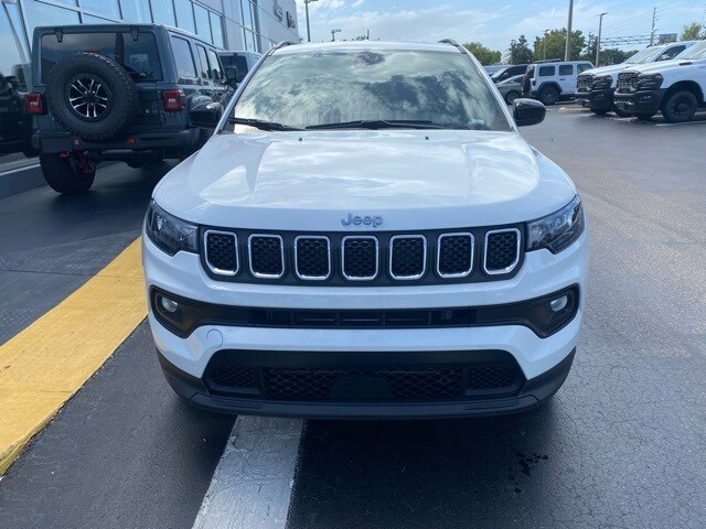 2024 Jeep Compass Latitude photo 2