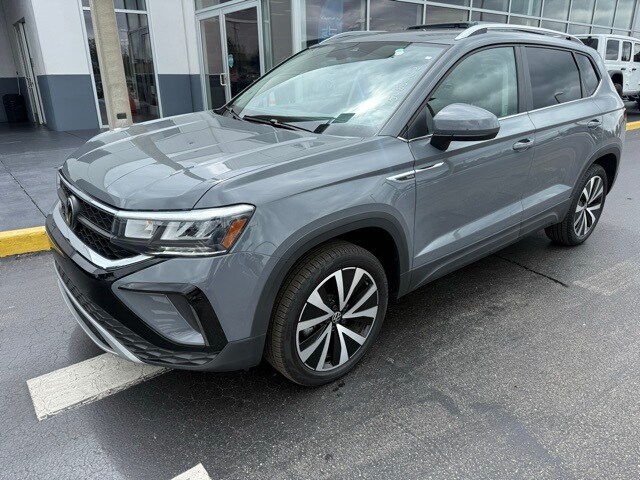 2024 Volkswagen Taos SE photo 3