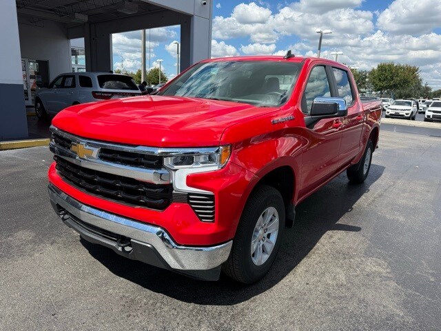 2025 Chevrolet Silverado 1500 LT photo 2