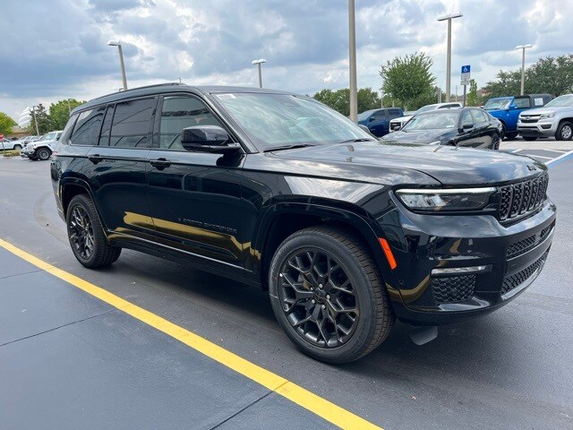 2025 Jeep Grand Cherokee L Summit Reserve photo 3