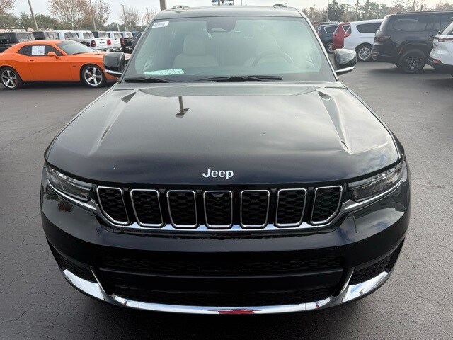 2025 Jeep Grand Cherokee Limited photo 2