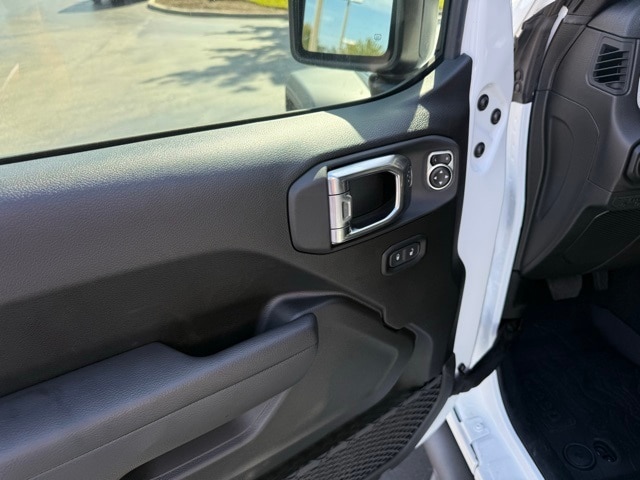 2025 Jeep Wrangler Willys photo 11