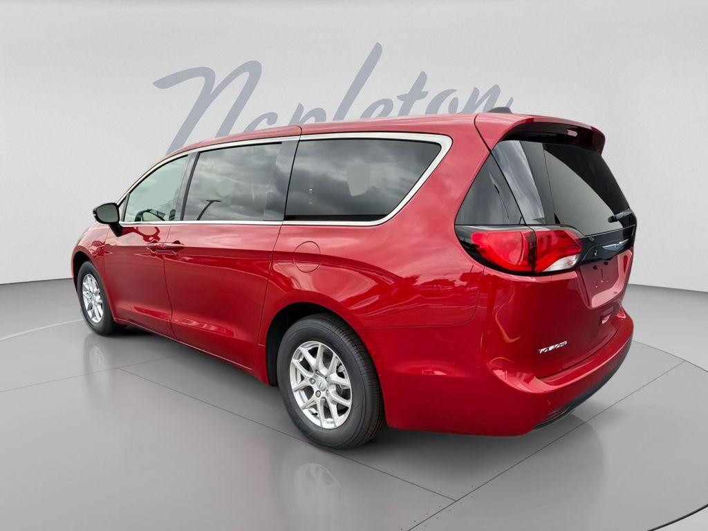 2026 Chrysler Voyager LX - Photo 7