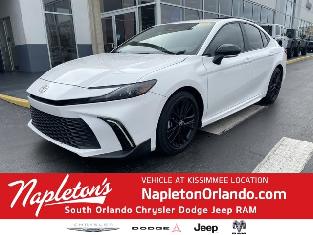 2025 Toyota Camry SE's photo