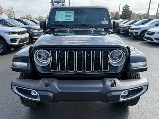 2025 Jeep Wrangler Sahara photo 2