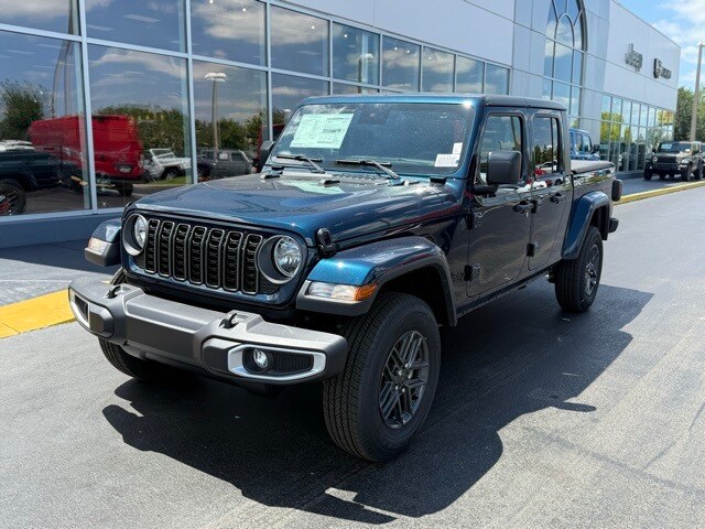 2025 Jeep Gladiator Sport S photo 3