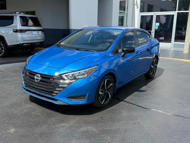2023 Nissan Versa 1.6 SR photo 3