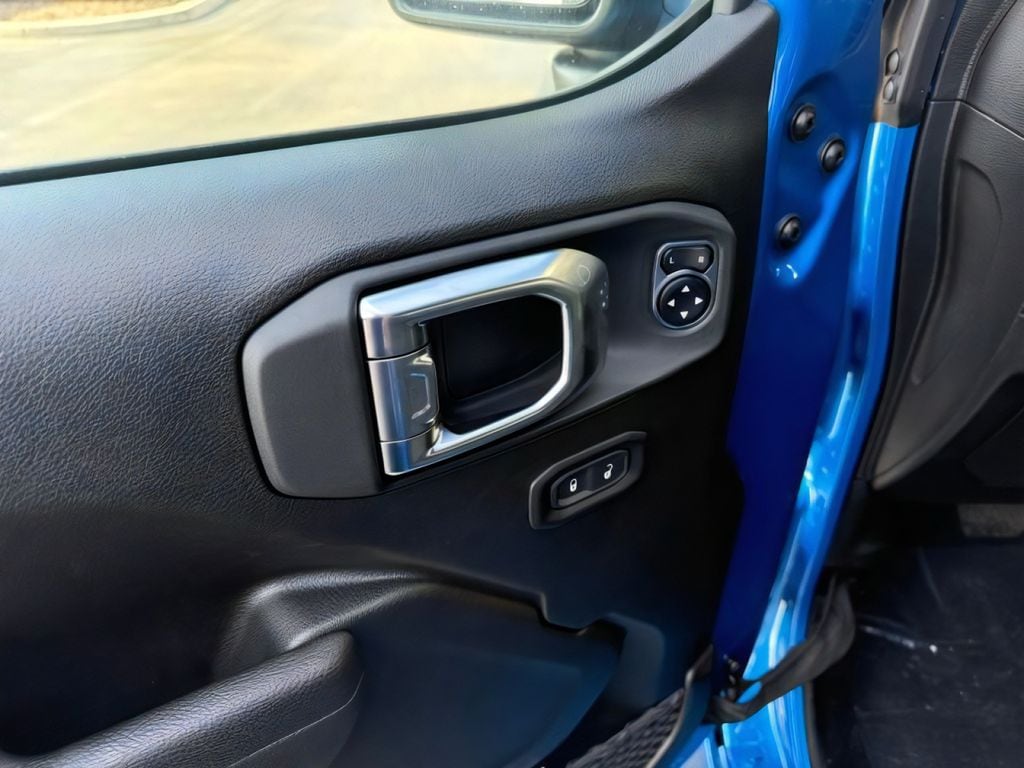 2025 Jeep Wrangler 4-Door Willys - Photo 13