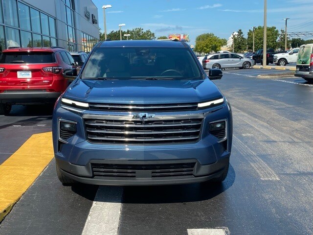 2024 Chevrolet Traverse photo 2