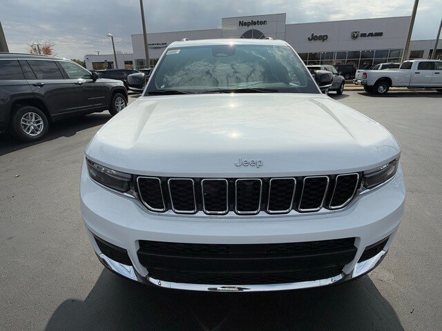 2025 Jeep Grand Cherokee Limited photo 2