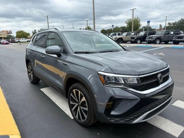2024 Volkswagen Taos SE photo 2