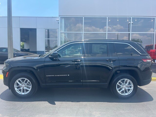 2025 Jeep Grand Cherokee Laredo X photo 4
