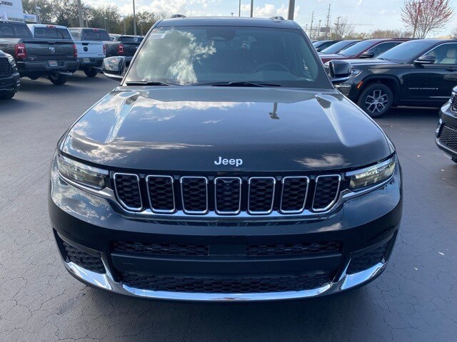 2025 Jeep Grand Cherokee Limited photo 2