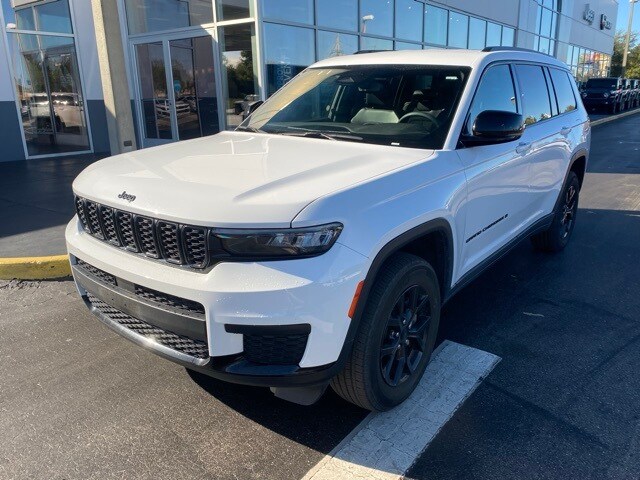 2024 Jeep Grand Cherokee Altitude photo 4