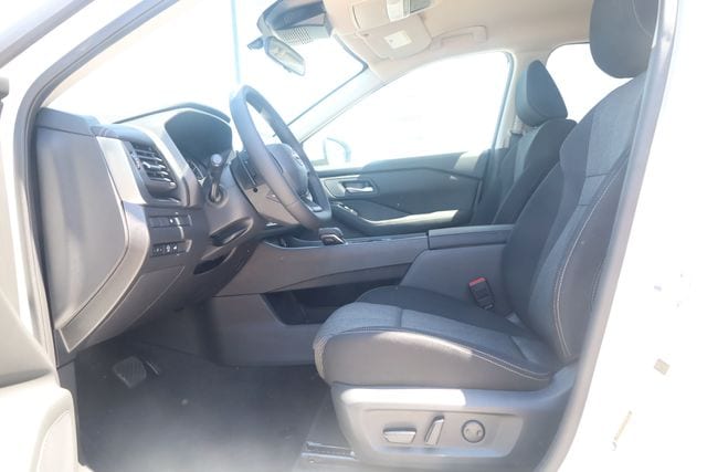 2026 Nissan Rogue SV - Photo 12