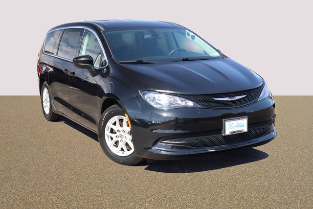 2022 Chrysler Voyager LX's photo