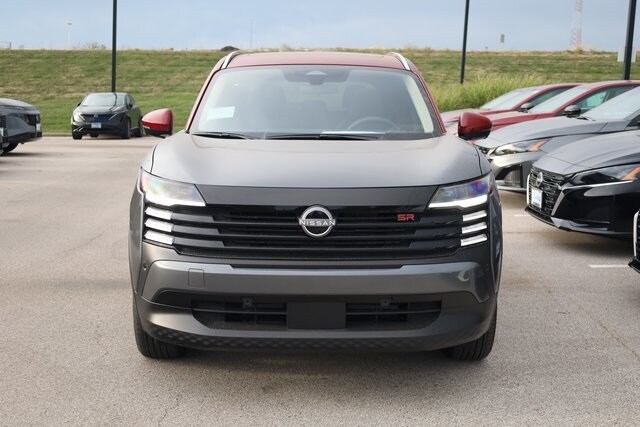 2026 Nissan Kicks SR photo 2