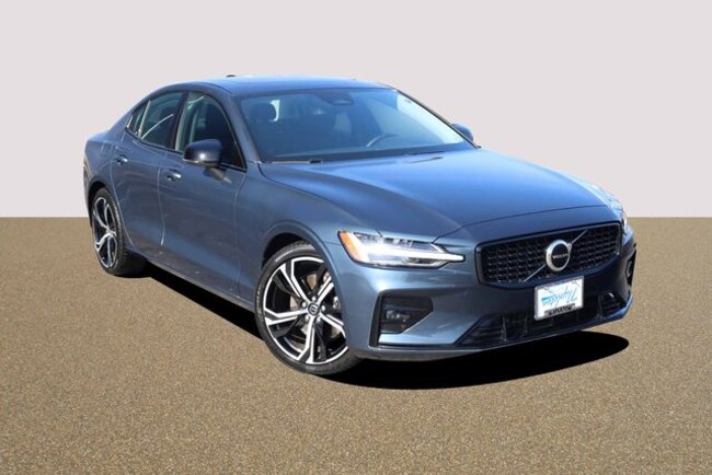 2024 Volvo S60 B5 Core Dark Sedan
