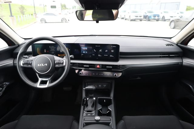 2025 Kia K5 LXS - Photo 13