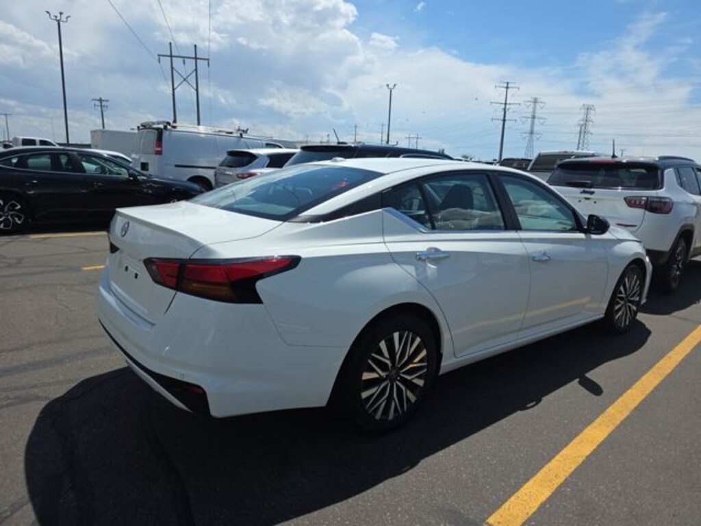 Used 2025 Nissan Altima SV Sedan
