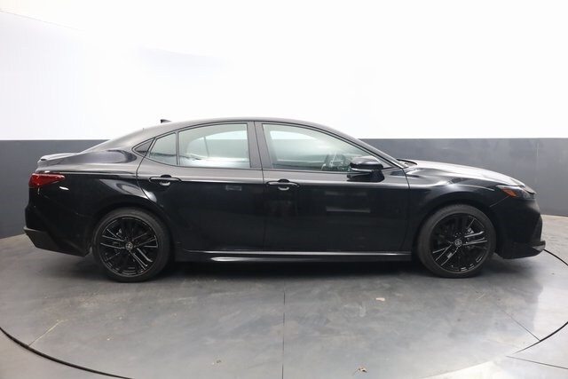 2025 Toyota Camry Hybrid SE photo 2